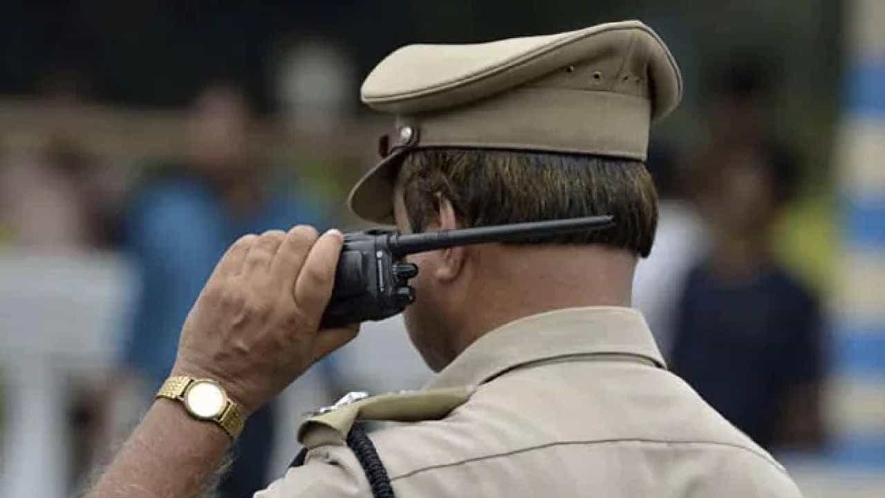 Jharkhand Crime: ಸೋದರ ಸಂಬಂಧಿಯ ತಲೆ ಕತ್ತರಿಸಿ, ಸೆಲ್ಫಿ ತೆಗೆದು ವಿಕೃತಿ ಮೆರೆದ ವ್ಯಕ್ತಿ Jharkhand Crime: ಸೋದರ ಸಂಬಂಧಿಯ ತಲೆ ಕತ್ತರಿಸಿ, ಸೆಲ್ಫಿ ತೆಗೆದು ವಿಕೃತಿ ಮೆರೆದ ವ್ಯಕ್ತಿ