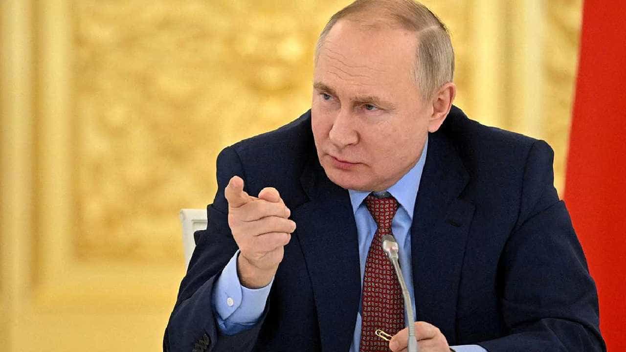 Russia Ukraine War: ಶತ್ರುಗಳ ದಾಳಿ ತೀವ್ರಗೊಂಡರೆ ಪರಮಾಣು ಅಸ್ತ್ರ ಬಳಕೆಗೆ ರಷ್ಯಾ ಹಿಂಜರಿಯದು; ವ್ಲಾದಿಮಿರ್ ಪುಟಿನ್ Russia Ukraine War: ಶತ್ರುಗಳ ದಾಳಿ ತೀವ್ರಗೊಂಡರೆ ಪರಮಾಣು ಅಸ್ತ್ರ ಬಳಕೆಗೆ ರಷ್ಯಾ ಹಿಂಜರಿಯದು; ವ್ಲಾದಿಮಿರ್ ಪುಟಿನ್
