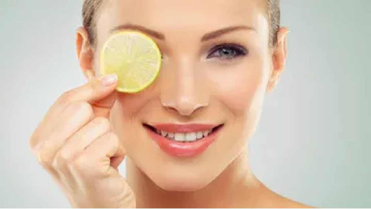 Lemon: ನಿಂಬೆ ರಸವನ್ನು ಮುಖಕ್ಕೆ ಒಮ್ಮೆ ಹಚ್ಚಿನೋಡಿ, ಕಾಂತಿಯುತ ತ್ವಚೆ ನಿಮ್ಮದಾಗುತ್ತೆ Lemon: ನಿಂಬೆ ರಸವನ್ನು ಮುಖಕ್ಕೆ ಒಮ್ಮೆ ಹಚ್ಚಿನೋಡಿ, ಕಾಂತಿಯುತ ತ್ವಚೆ ನಿಮ್ಮದಾಗುತ್ತೆ