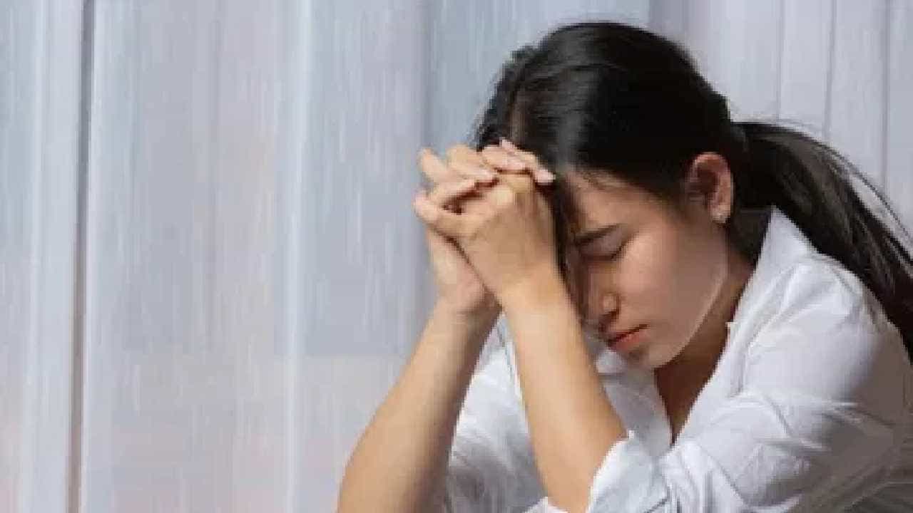 Anxiety: ಈ ನೈಸರ್ಗಿಕ ವಿಧಾನಗಳೊಂದಿಗೆ ನಿಮ್ಮ ಜೀವನದಿಂದ ಆತಂಕವನ್ನು ದೂರ ಮಾಡಿ Anxiety: ಈ ನೈಸರ್ಗಿಕ ವಿಧಾನಗಳೊಂದಿಗೆ ನಿಮ್ಮ ಜೀವನದಿಂದ ಆತಂಕವನ್ನು ದೂರ ಮಾಡಿ