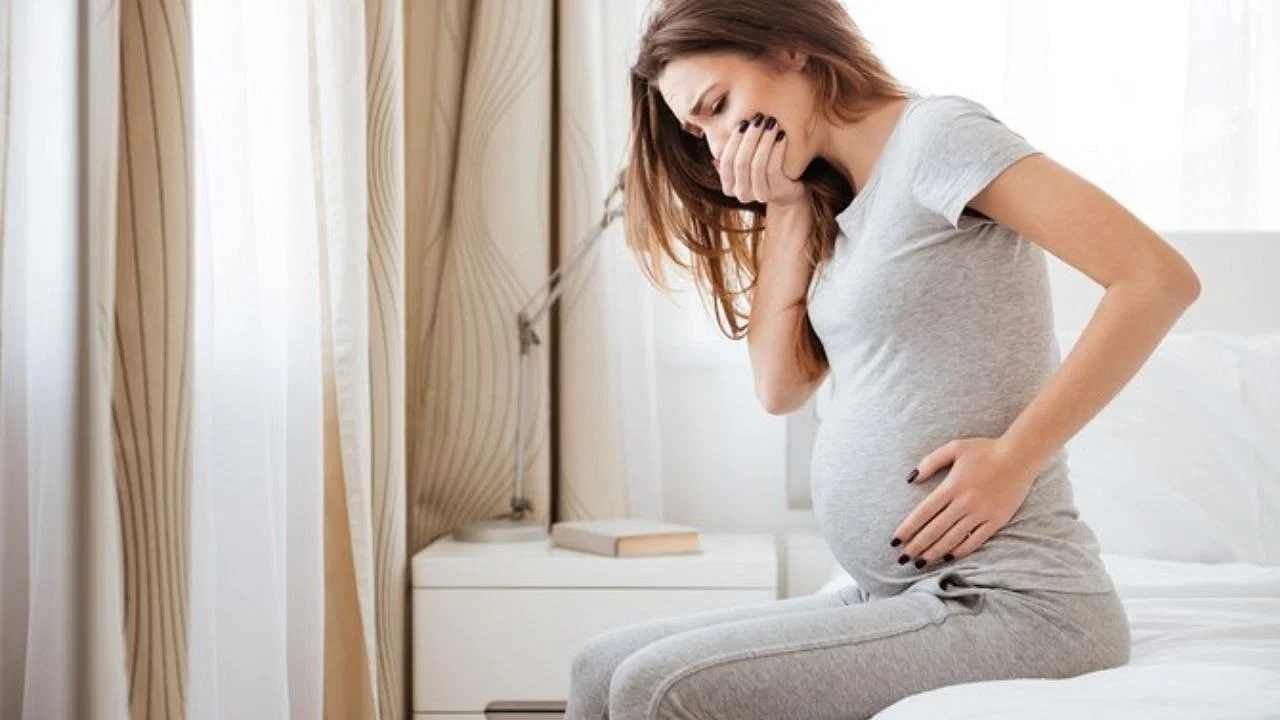 Pregnancy: ಗರ್ಭಾವಸ್ಥೆಯ ಆರಂಭದಲ್ಲಿ ವಾಂತಿ ಸಮಸ್ಯೆ ಕಾಡುವುದೇಕೆ, ಹಿಂದಿನ ಕಾರಣಗಳು ಇಲ್ಲಿವೆ Pregnancy: ಗರ್ಭಾವಸ್ಥೆಯ ಆರಂಭದಲ್ಲಿ ವಾಂತಿ ಸಮಸ್ಯೆ ಕಾಡುವುದೇಕೆ, ಹಿಂದಿನ ಕಾರಣಗಳು ಇಲ್ಲಿವೆ