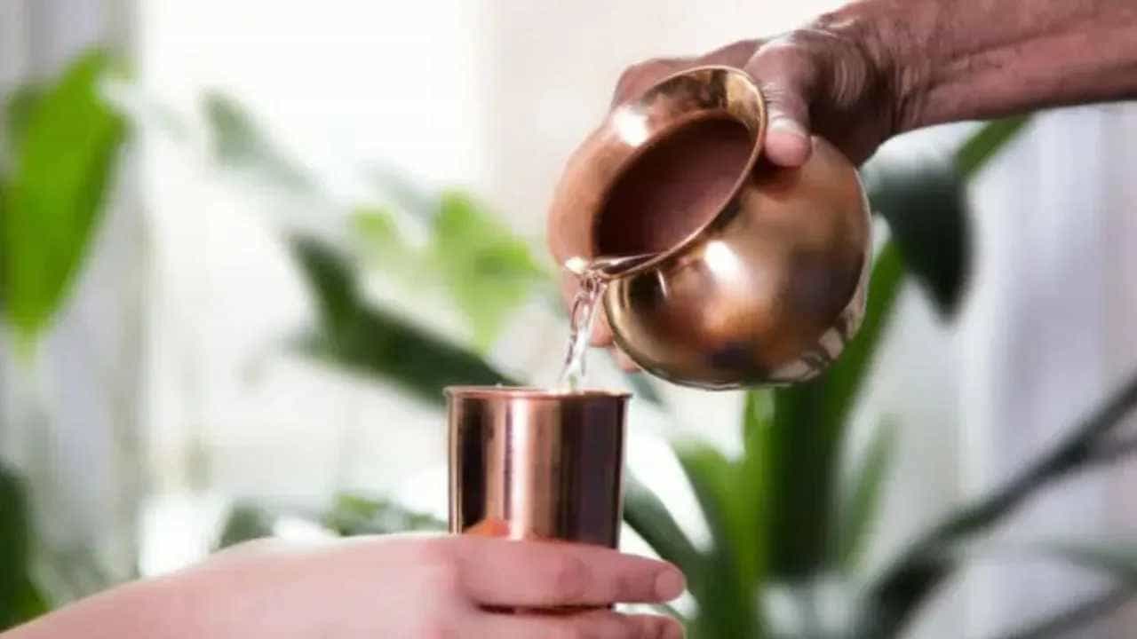 Copper Utensils: ಚಳಿಗಾಲದಲ್ಲಿ ತಾಮ್ರದ ಪಾತ್ರೆಗಳನ್ನು ಬಳಸುವುದು ಒಳ್ಳೆಯದೋ? ಕೆಟ್ಟದ್ದೋ ತಿಳಿಯಿರಿ Copper Utensils: ಚಳಿಗಾಲದಲ್ಲಿ ತಾಮ್ರದ ಪಾತ್ರೆಗಳನ್ನು ಬಳಸುವುದು ಒಳ್ಳೆಯದೋ? ಕೆಟ್ಟದ್ದೋ ತಿಳಿಯಿರಿ