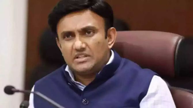 ರಾಜ್ಯಾದ್ಯಂತ ಶೀತಗಾಳಿ, ಮಳೆ: ಉಸಿರಾಟದ ಸಮಸ್ಯೆ ಹೆಚ್ಚಾಗುವ ಸಾಧ್ಯತೆ, ಆರೋಗ್ಯ ಸಚಿವರ ಸಲಹೆ ಪಾಲನೆ ಮಾಡುವುದು ಅವಶ್ಯ ರಾಜ್ಯಾದ್ಯಂತ ಶೀತಗಾಳಿ, ಮಳೆ: ಉಸಿರಾಟದ ಸಮಸ್ಯೆ ಹೆಚ್ಚಾಗುವ ಸಾಧ್ಯತೆ, ಆರೋಗ್ಯ ಸಚಿವರ ಸಲಹೆ ಪಾಲನೆ ಮಾಡುವುದು ಅವಶ್ಯ