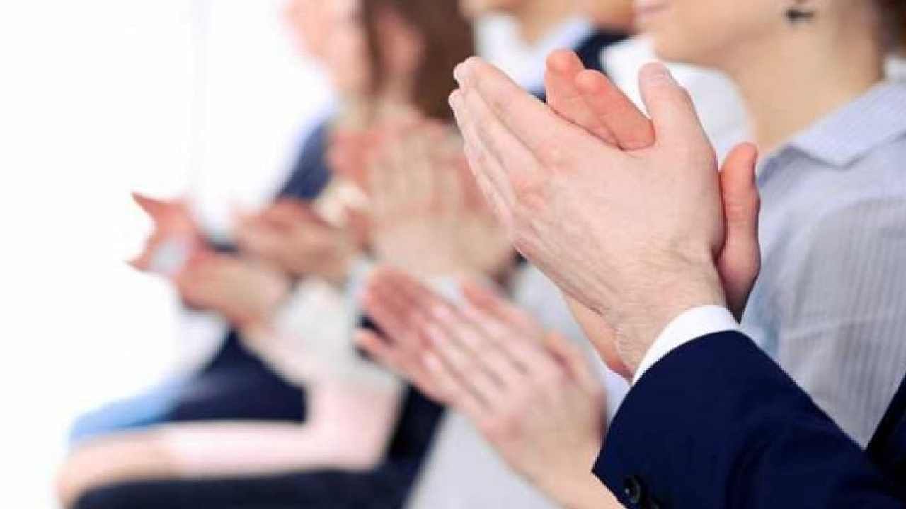 Clapping Benefits: ಚಪ್ಪಾಳೆ ತಟ್ಟುವುದರಿಂದ ಈ 5 ಆರೋಗ್ಯ ಸಮಸ್ಯೆಗಳನ್ನು ನೀವು ದೂರ ಮಾಡಬಹುದು Clapping Benefits: ಚಪ್ಪಾಳೆ ತಟ್ಟುವುದರಿಂದ ಈ 5 ಆರೋಗ್ಯ ಸಮಸ್ಯೆಗಳನ್ನು ನೀವು ದೂರ ಮಾಡಬಹುದು