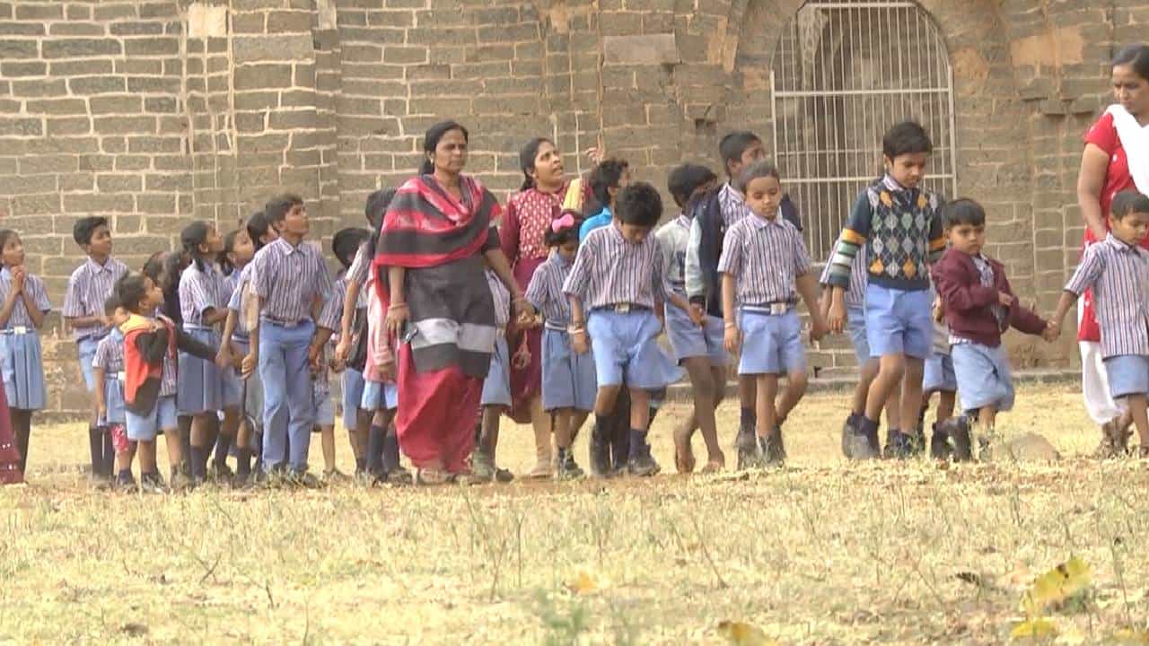 ಬೀದರ್​: ಕನಿಷ್ಟ ಮೂಲ ಸೌಕರ್ಯಗಳಿಲ್ಲದೆ ಸೊರಗುತ್ತಿರುವ ಐತಿಹಾಸಿಕ ಸ್ಮಾರಕಗಳು; ಬೇಸತ್ತ ಪ್ರವಾಸಿಗರು