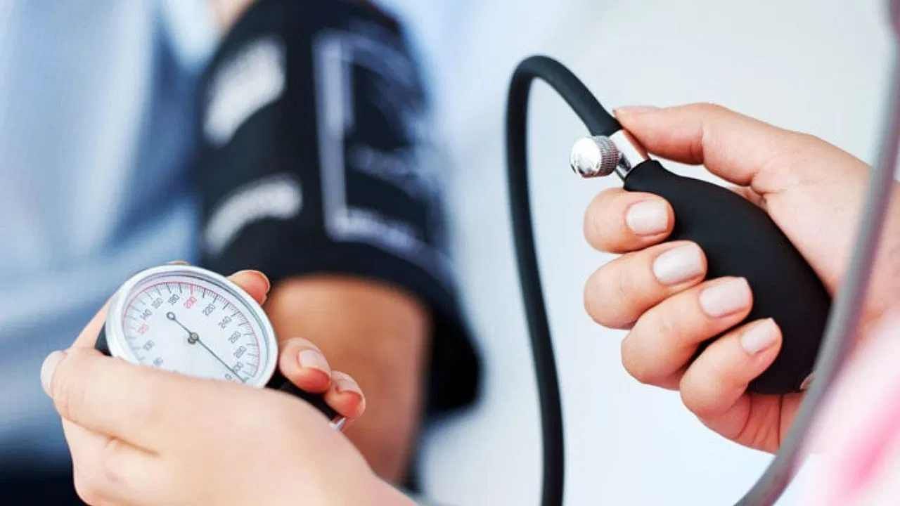Blood Sugar Level: ವಯಸ್ಸಿನ ಪ್ರಕಾರ, ಸಾಮಾನ್ಯವಾಗಿ ರಕ್ತದಲ್ಲಿನ ಸಕ್ಕರೆ ಮಟ್ಟ ಹೇಗಿರಬೇಕು? ಇಲ್ಲಿದೆ ಮಾಹಿತಿ Blood Sugar Level: ವಯಸ್ಸಿನ ಪ್ರಕಾರ, ಸಾಮಾನ್ಯವಾಗಿ ರಕ್ತದಲ್ಲಿನ ಸಕ್ಕರೆ ಮಟ್ಟ ಹೇಗಿರಬೇಕು? ಇಲ್ಲಿದೆ ಮಾಹಿತಿ