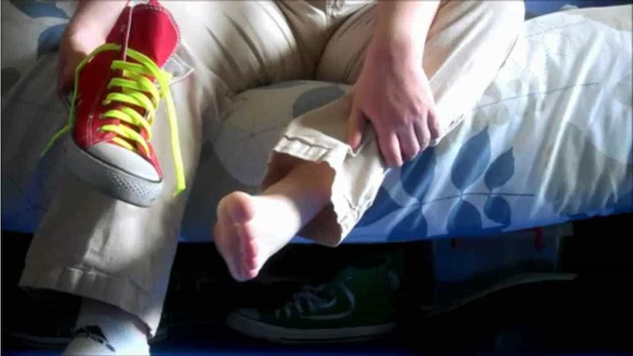 Shoes Without Socks: ಸಾಕ್ಸ್ ಇಲ್ಲದೆ ಬೂಟುಗಳನ್ನು ಧರಿಸುವ ಅಭ್ಯಾಸ ನಿಮಗೂ ಇದೆಯೇ? ಎಚ್ಚರ Shoes Without Socks: ಸಾಕ್ಸ್ ಇಲ್ಲದೆ ಬೂಟುಗಳನ್ನು ಧರಿಸುವ ಅಭ್ಯಾಸ ನಿಮಗೂ ಇದೆಯೇ? ಎಚ್ಚರ