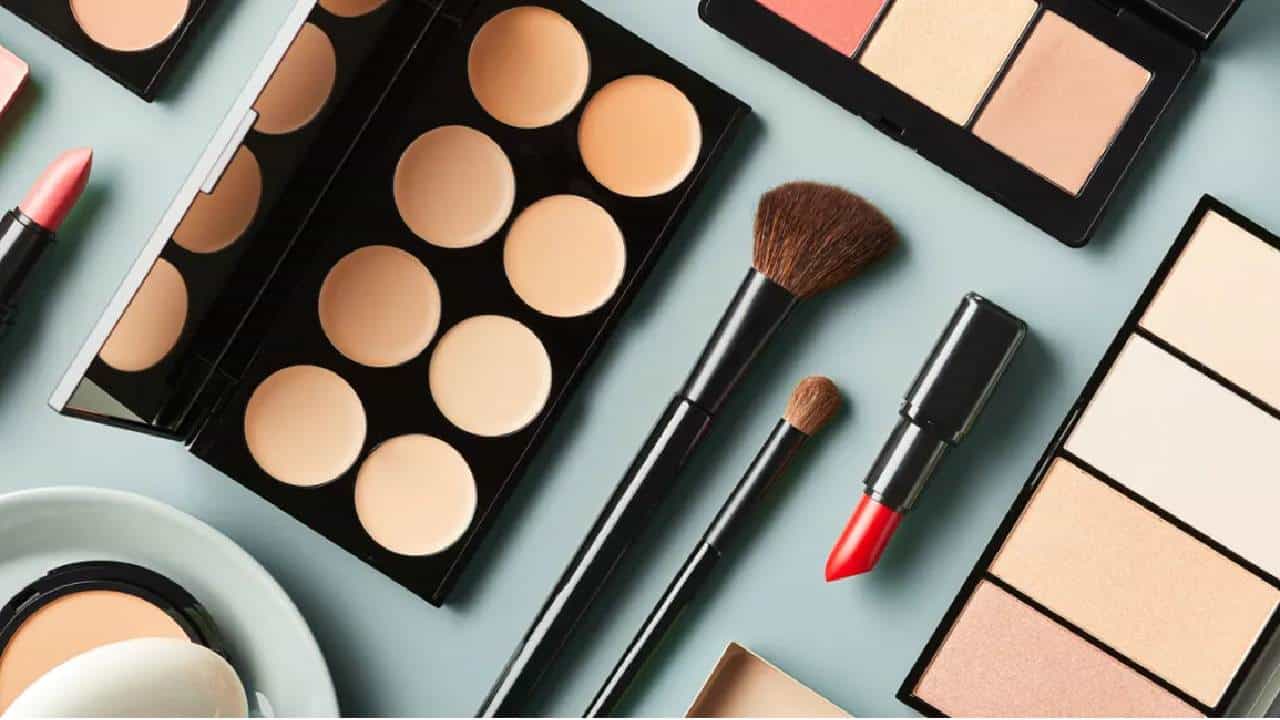 Makeup Trends 2023: ಈ ಮೇಕ್ ಅಪ್ ಟ್ರೆಂಡ್ಗಳನ್ನು ನೀವೂ ಕೂಡ ಫೋಲೋ ಮಾಡಿ Makeup Trends 2023: ಈ ಮೇಕ್ ಅಪ್ ಟ್ರೆಂಡ್ಗಳನ್ನು ನೀವೂ ಕೂಡ ಫೋಲೋ ಮಾಡಿ