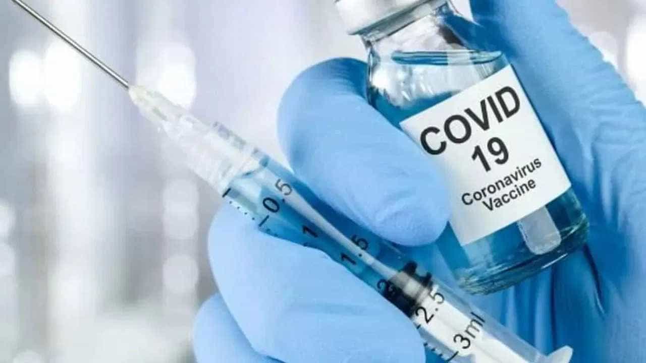 Bengaluru Covid Updates: ಬೆಂಗಳೂರಿನ ಸರ್ಕಾರಿ ಆಸ್ಪತ್ರೆಗಳಲ್ಲಿ ಕೊರೊನಾ ಲಸಿಕೆ ಕೊರತೆ, ಖಾಸಗಿ ಆಸ್ಪತ್ರೆಗಳತ್ತ ಜನರ ದೌಡು Bengaluru Covid Updates: ಬೆಂಗಳೂರಿನ ಸರ್ಕಾರಿ ಆಸ್ಪತ್ರೆಗಳಲ್ಲಿ ಕೊರೊನಾ ಲಸಿಕೆ ಕೊರತೆ, ಖಾಸಗಿ ಆಸ್ಪತ್ರೆಗಳತ್ತ ಜನರ ದೌಡು