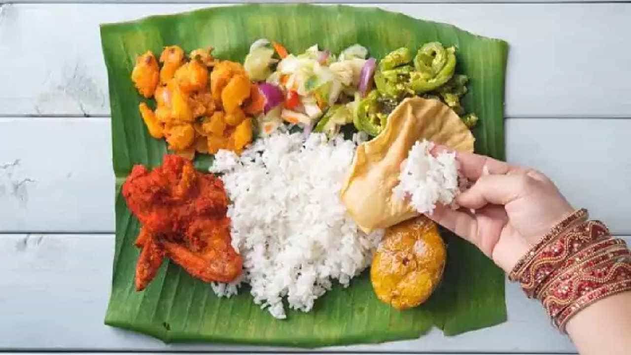 Eating With Hands: ಚಮಚ ಬಿಡಿ, ಕೈಯಿಂದ ತಿನ್ನಿ ಅದರಿಂದ ಆರೋಗ್ಯಕ್ಕಾಗುವ ಪ್ರಯೋಜನಗಳ ತಿಳಿಯಿರಿ Eating With Hands: ಚಮಚ ಬಿಡಿ, ಕೈಯಿಂದ ತಿನ್ನಿ ಅದರಿಂದ ಆರೋಗ್ಯಕ್ಕಾಗುವ ಪ್ರಯೋಜನಗಳ ತಿಳಿಯಿರಿ