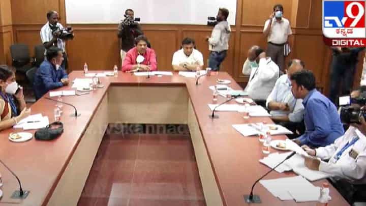 ಸುಧಾಕರ್, ಅಶೋಕ್ ನೇತೃತ್ವದ ಸಭೆ ಅಂತ್ಯ: ಕೊವಿಡ್ ಮಾರ್ಗಸೂಚಿ ಪ್ರಕಟ, ಏನೇನು ಕಡ್ಡಾಯ? ಇಲ್ಲಿದೆ ಸಂಪೂರ್ಣ ಮಾಹಿತಿ ಸುಧಾಕರ್, ಅಶೋಕ್ ನೇತೃತ್ವದ ಸಭೆ ಅಂತ್ಯ: ಕೊವಿಡ್ ಮಾರ್ಗಸೂಚಿ ಪ್ರಕಟ, ಏನೇನು ಕಡ್ಡಾಯ? ಇಲ್ಲಿದೆ ಸಂಪೂರ್ಣ ಮಾಹಿತಿ
