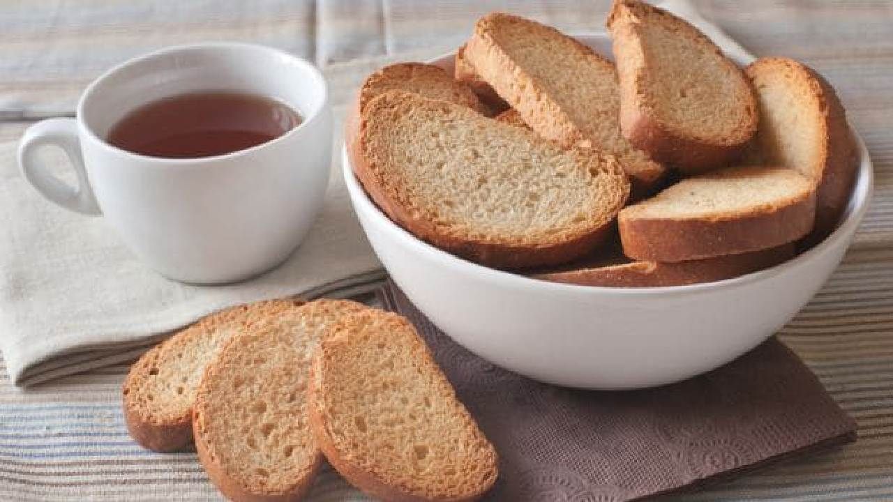 Eating Rusk: ಸಂಜೆಯ ಚಹಾದೊಂದಿಗೆ ರಸ್ಕ್ ಸೇವಿಸುವ ಅಭ್ಯಾಸವಿದ್ದರೆ ಈ ಸ್ಟೋರಿ ನೀವು ಓದಲೇಬೇಕು Eating Rusk: ಸಂಜೆಯ ಚಹಾದೊಂದಿಗೆ ರಸ್ಕ್ ಸೇವಿಸುವ ಅಭ್ಯಾಸವಿದ್ದರೆ ಈ ಸ್ಟೋರಿ ನೀವು ಓದಲೇಬೇಕು