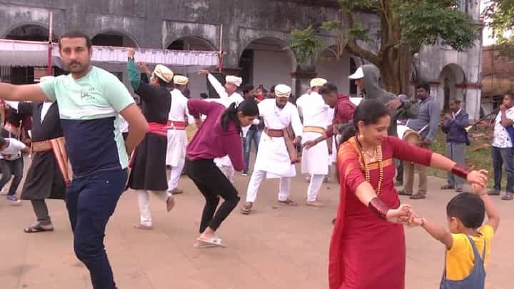 ಕೊಡಗು: ಸಂಭ್ರಮ ಸಡಗರದಿಂದ ನಡೆದ ಹುತ್ತರಿ ಹಬ್ಬದ ಆಚರಣೆ ಕೊಡಗು: ಸಂಭ್ರಮ ಸಡಗರದಿಂದ ನಡೆದ ಹುತ್ತರಿ ಹಬ್ಬದ ಆಚರಣೆ