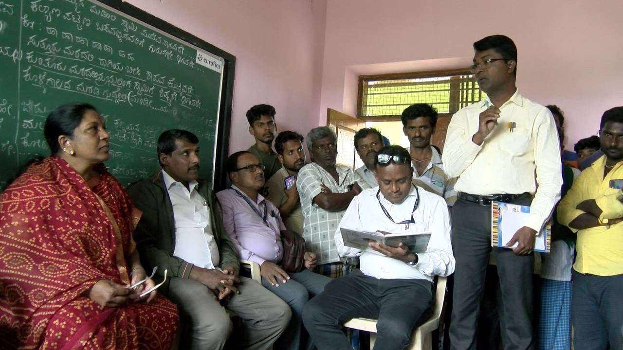 ಮಂಡ್ಯದಲ್ಲೊಬ್ಬ ಕಾಮುಕ ಶಿಕ್ಷಕ; ವಿದ್ಯಾರ್ಥಿನಿಯರ ಅಂಗಾಗ ಮುಟ್ಟಿ ಲೈಂಗಿಕ ದೌರ್ಜನ್ಯ ಮಂಡ್ಯದಲ್ಲೊಬ್ಬ ಕಾಮುಕ ಶಿಕ್ಷಕ; ವಿದ್ಯಾರ್ಥಿನಿಯರ ಅಂಗಾಗ ಮುಟ್ಟಿ ಲೈಂಗಿಕ ದೌರ್ಜನ್ಯ