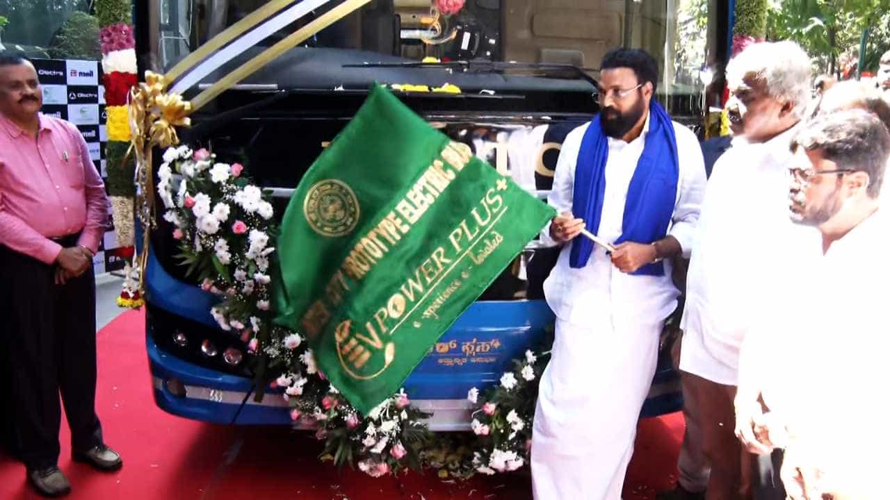 KSRTC EV ಪವರ್ ಪ್ಲಸ್ ಬಸ್ಗೆ ಹಸಿರು ನಿಶಾನೆ ತೋರಿದ ಸಚಿವ ಶ್ರೀರಾಮುಲು; ಇಲ್ಲಿದೆ ಬಸ್ನ ವಿಶೇಷತೆಗಳು KSRTC EV ಪವರ್ ಪ್ಲಸ್ ಬಸ್ಗೆ ಹಸಿರು ನಿಶಾನೆ ತೋರಿದ ಸಚಿವ ಶ್ರೀರಾಮುಲು; ಇಲ್ಲಿದೆ ಬಸ್ನ ವಿಶೇಷತೆಗಳು