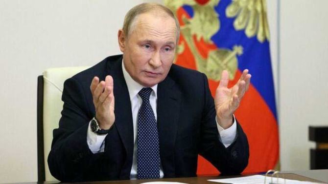 Ukraine And Russia War: ಉಕ್ರೇನ್ ಮೇಲೆ ಸಾರಿರುವ ಯುದ್ಧ ನಿಲ್ಲಿಸಲು ರಷ್ಯಾ ಚಿಂತನೆ Ukraine And Russia War: ಉಕ್ರೇನ್ ಮೇಲೆ ಸಾರಿರುವ ಯುದ್ಧ ನಿಲ್ಲಿಸಲು ರಷ್ಯಾ ಚಿಂತನೆ
