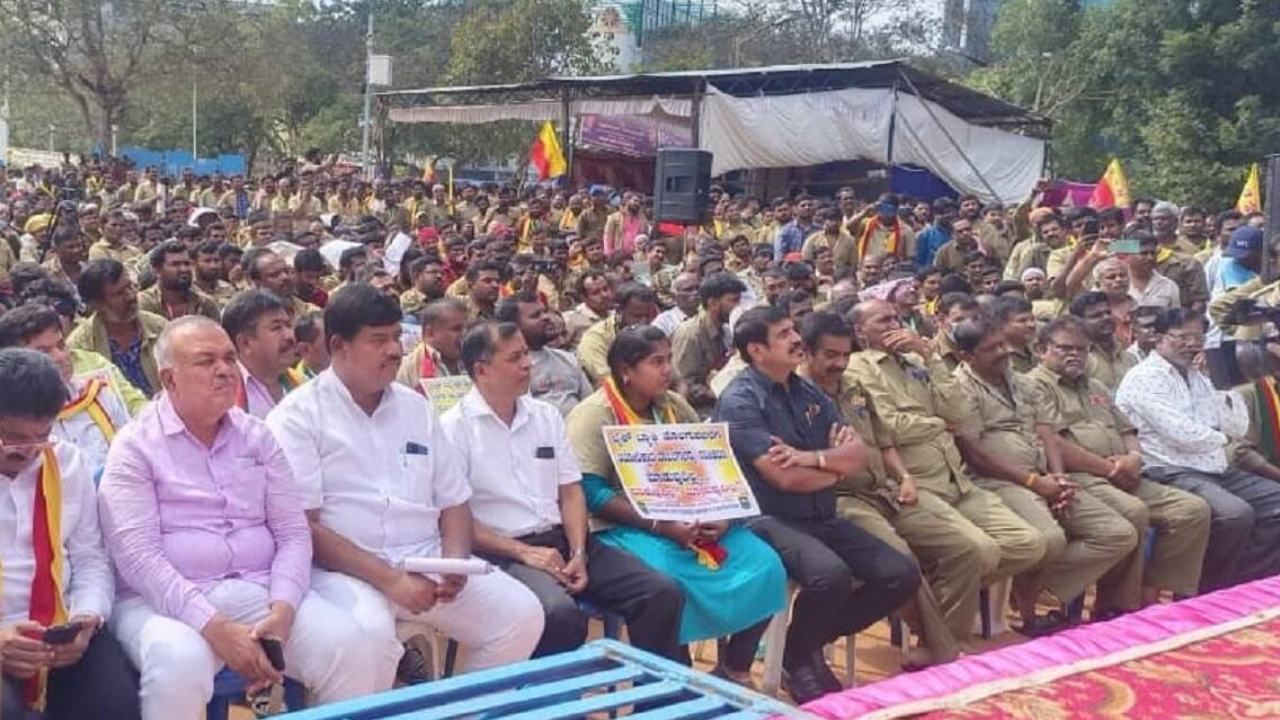 Auto drivers protest: ಎಲೆಕ್ಟ್ರಿಕ್​ ಬೈಕ್​ ಟ್ಯಾಕ್ಸಿಗೆ ಅನುಮತಿ ಕೊಟ್ಟಿದ್ದಕ್ಕೆ ವಿರೋಧ: ಸರ್ಕಾರದ ವಿರುದ್ಧ ಸಿಡಿದೆದ್ದ ಆಟೋ ಚಾಲಕರು