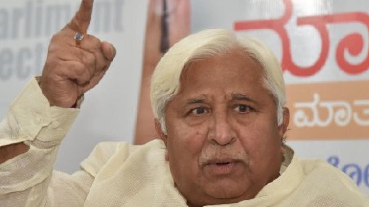 ವೋಟ್ ಹಾಕುವ ವೇಳೆ ಪ್ರಧಾನಿ ರೋಡ್ ಶೋ ಮಾಡ್ತಾರೆ, ಚುನಾವಣಾ ಆಯೋಗದ ವಿರುದ್ಧ ಎಚ್.ಕೆ ಪಾಟೀಲ್ ಅಸಮಾಧಾನ ವೋಟ್ ಹಾಕುವ ವೇಳೆ ಪ್ರಧಾನಿ ರೋಡ್ ಶೋ ಮಾಡ್ತಾರೆ, ಚುನಾವಣಾ ಆಯೋಗದ ವಿರುದ್ಧ ಎಚ್.ಕೆ ಪಾಟೀಲ್ ಅಸಮಾಧಾನ