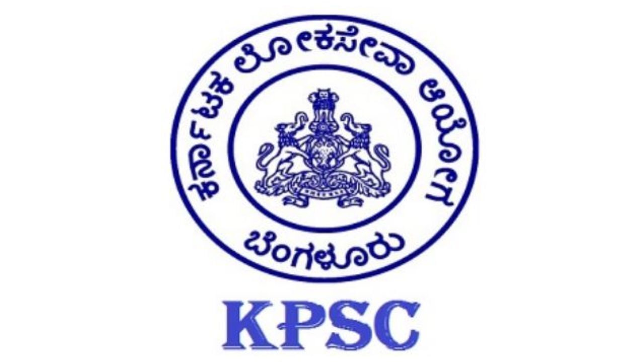 ಯಾರೋ ಮಾಡಿದ ತಪ್ಪಿಗೆ ನಮಗ್ಯಾಕೆ ಶಿಕ್ಷೆ, ಆದೇಶ ಪತ್ರ ನೀಡಿ, ಇಲ್ಲ ದಯಾಮರಣಕ್ಕೆ ಅನುಮತಿ ಕೊಡಿ ಎಂದ KPSC ಅಭ್ಯರ್ಥಿಗಳು ಯಾರೋ ಮಾಡಿದ ತಪ್ಪಿಗೆ ನಮಗ್ಯಾಕೆ ಶಿಕ್ಷೆ, ಆದೇಶ ಪತ್ರ ನೀಡಿ, ಇಲ್ಲ ದಯಾಮರಣಕ್ಕೆ ಅನುಮತಿ ಕೊಡಿ ಎಂದ KPSC ಅಭ್ಯರ್ಥಿಗಳು