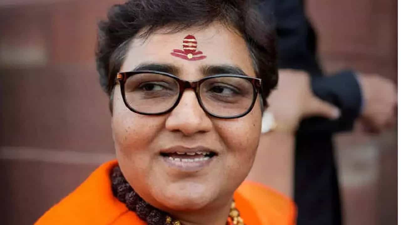 Pragya Thakur: ಮನೆಗಳಲ್ಲಿ ಆಯುಧಗಳನ್ನಿಟ್ಟುಕೊಳ್ಳಿ ಎಂಬ ಪ್ರಜ್ಞಾ ಠಾಕೂರ್ ಹೇಳಿಕೆ ವಿಚಾರ; ಶಿವಮೊಗ್ಗದಲ್ಲಿ 2 ದೂರು ದಾಖಲು Pragya Thakur: ಮನೆಗಳಲ್ಲಿ ಆಯುಧಗಳನ್ನಿಟ್ಟುಕೊಳ್ಳಿ ಎಂಬ ಪ್ರಜ್ಞಾ ಠಾಕೂರ್ ಹೇಳಿಕೆ ವಿಚಾರ; ಶಿವಮೊಗ್ಗದಲ್ಲಿ 2 ದೂರು ದಾಖಲು