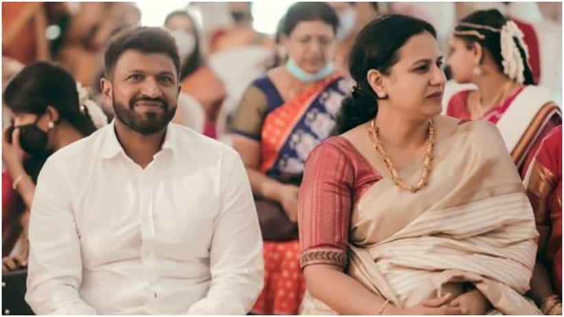 Puneeth Rajkumar: ಪುನೀತ್-ಅಶ್ವಿನಿ ವಿವಾಹ ವಾರ್ಷಿಕೋತ್ಸವ; ಆದರ್ಶ ದಂಪತಿ ಎಂದು ಬಣ್ಣಿಸಿದ ಸಂತೋಷ್ ಆನಂದ್ರಾಮ್