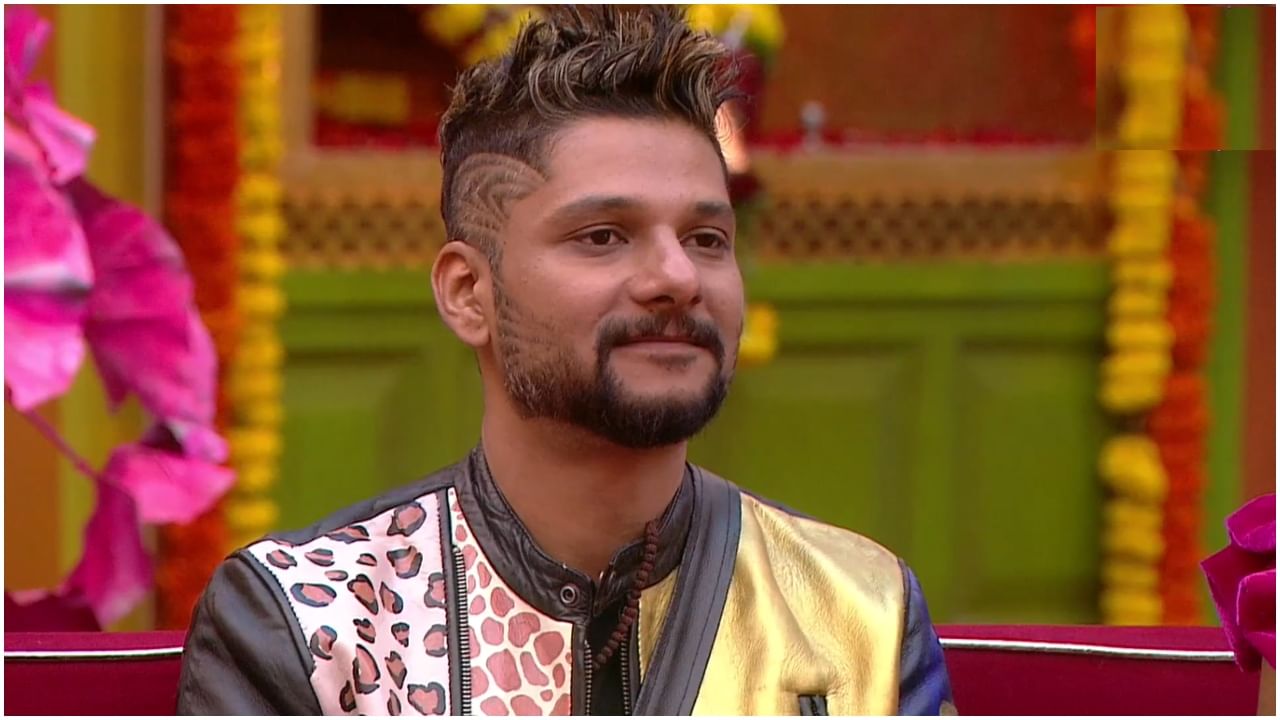 Bigg Boss Finale: ಬಿಗ್ ಬಾಸ್ ಫಿನಾಲೆಗಾಗಿ ವಿಶೇಷ ಗೆಟಪ್ನೊಂದಿಗೆ ಕ್ಯಾಮೆರಾ ಮುಂದೆ ಬಂದ ರಾಕೇಶ್ ಅಡಿಗ Bigg Boss Finale: ಬಿಗ್ ಬಾಸ್ ಫಿನಾಲೆಗಾಗಿ ವಿಶೇಷ ಗೆಟಪ್ನೊಂದಿಗೆ ಕ್ಯಾಮೆರಾ ಮುಂದೆ ಬಂದ ರಾಕೇಶ್ ಅಡಿಗ