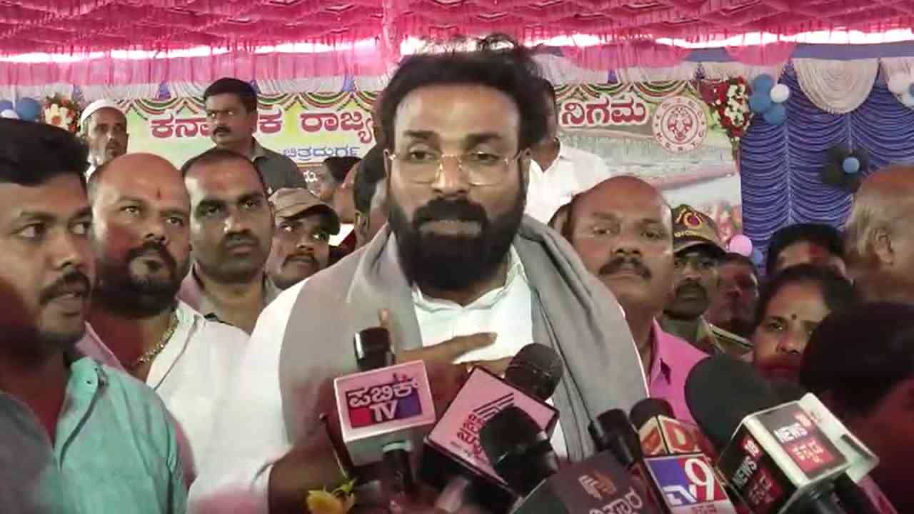 ಜನಾರ್ದನರೆಡ್ಡಿ ಮತ್ತು ನನ್ನದು ರಾಜಕೀಯಕ್ಕೂ ಮೀರಿದ ಸಂಬಂಧ: ಶ್ರೀರಾಮುಲು ಸ್ಪಷ್ಟನೆ ಜನಾರ್ದನರೆಡ್ಡಿ ಮತ್ತು ನನ್ನದು ರಾಜಕೀಯಕ್ಕೂ ಮೀರಿದ ಸಂಬಂಧ: ಶ್ರೀರಾಮುಲು ಸ್ಪಷ್ಟನೆ