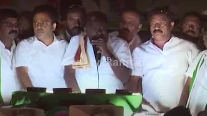 ಪಂಚರತ್ನ ಯಾತ್ರೆ: ಹೆಚ್ ಡಿ ಕುಮಾರಸ್ವಾಮಿ ಜೊತೆಯಲ್ಲೂ ಒಬ್ಬ ರೌಡಿ ಶೀಟರ್, ರಾಜ್ಯದಲ್ಲಿ ಇನ್ನು ರೌಡಿಗಳದ್ದೇ ಕಾರುಬಾರು! ಪಂಚರತ್ನ ಯಾತ್ರೆ: ಹೆಚ್ ಡಿ ಕುಮಾರಸ್ವಾಮಿ ಜೊತೆಯಲ್ಲೂ ಒಬ್ಬ ರೌಡಿ ಶೀಟರ್, ರಾಜ್ಯದಲ್ಲಿ ಇನ್ನು ರೌಡಿಗಳದ್ದೇ ಕಾರುಬಾರು!