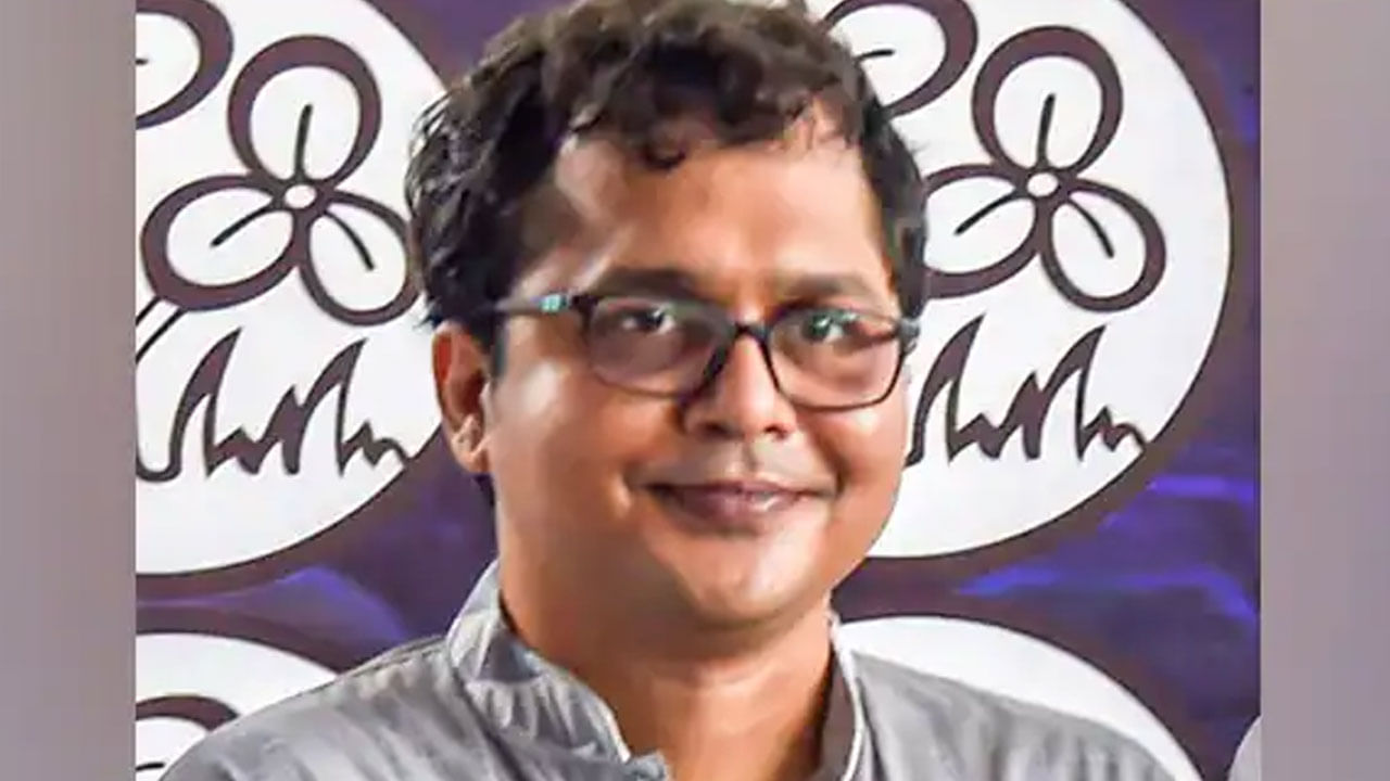 ಫೇಕ್ ಸುದ್ದಿ ಟ್ವೀಟ್ ಮಾಡಿದ ಟಿಎಂಸಿ ವಕ್ತಾರ ಸಾಕೇತ್ ಗೋಖಲೆ ಬಂಧನ; ಟ್ವೀಟ್ನಲ್ಲಿ ಬಳಸಿದ್ದು ನಕಲಿ ದಾಖಲೆ ಎಂದ ಪೊಲೀಸರು ಫೇಕ್ ಸುದ್ದಿ ಟ್ವೀಟ್ ಮಾಡಿದ ಟಿಎಂಸಿ ವಕ್ತಾರ ಸಾಕೇತ್ ಗೋಖಲೆ ಬಂಧನ; ಟ್ವೀಟ್ನಲ್ಲಿ ಬಳಸಿದ್ದು ನಕಲಿ ದಾಖಲೆ ಎಂದ ಪೊಲೀಸರು