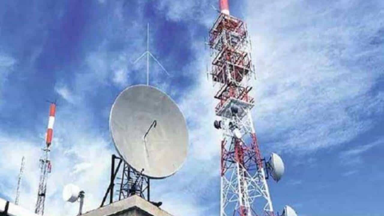 Satellite Spectrum Auction: ಶೀಘ್ರ ಉಪಗ್ರಹ ತರಂಗಗುಚ್ಛ ಹರಾಜು; ಮೊದಲ ದೇಶವಾಗಲಿದೆ ಭಾರತ Satellite Spectrum Auction: ಶೀಘ್ರ ಉಪಗ್ರಹ ತರಂಗಗುಚ್ಛ ಹರಾಜು; ಮೊದಲ ದೇಶವಾಗಲಿದೆ ಭಾರತ