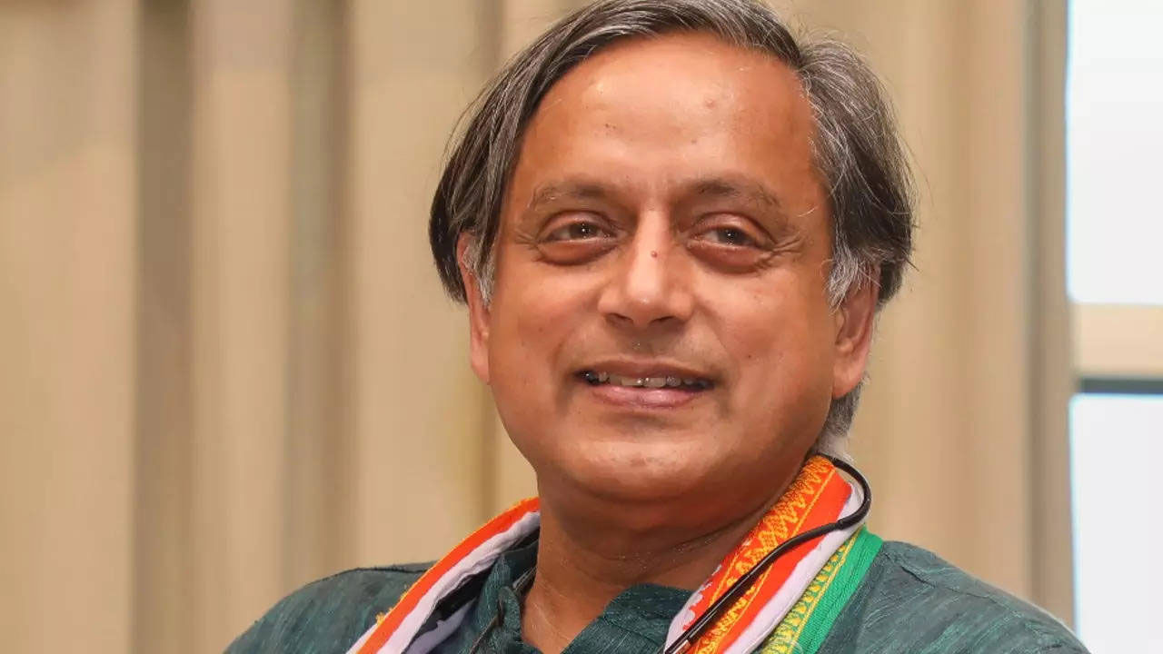 ಶಶಿ ತರೂರ್ ಪಕ್ಷದ ಆಸ್ತಿ, ಅವರನ್ನು ಹೊರಗಿಡುವುದಿಲ್ಲ: ಕೇರಳ ಕಾಂಗ್ರೆಸ್ ಅಧ್ಯಕ್ಷ ಸುಧಾಕರನ್ ಶಶಿ ತರೂರ್ ಪಕ್ಷದ ಆಸ್ತಿ, ಅವರನ್ನು ಹೊರಗಿಡುವುದಿಲ್ಲ: ಕೇರಳ ಕಾಂಗ್ರೆಸ್ ಅಧ್ಯಕ್ಷ ಸುಧಾಕರನ್