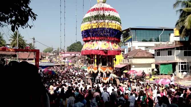 ತೀರ್ಥಹಳ್ಳಿ ರಾಮೇಶ್ವರನ ಅದ್ಧೂರಿ ರಥೋತ್ಸವ; ರಥ ಎಳೆದು ಸಂಭ್ರಮಿಸಿದ ಫೋಟೋಗಳಿವೆ