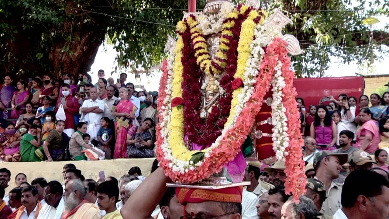 ತುಂಗಾ ನದಿಯ ತಟದಲ್ಲಿರುವ ರಾಮೇಶ್ವನ ಅದ್ಧೂರಿ ರಥೋತ್ಸವಕ್ಕೆ ಸಾವಿರಾರು ಭಕ್ತರು ಸಾಕ್ಷಿಯಾಗಿದ್ದರು. ಸ್ವತಃ ಗೃಹ ಸಚಿವರು ರಥೋತ್ಸದಲ್ಲಿ ಭಾಗವಹಿಸಿ ಎಲ್ಲರ ಗಮನ ಸೆಳೆದರು. ಊರ ಜಾತ್ರೆಗೆ ರಾಜ್ಯದ ಮೂಲೆ ಮೂಲೆಯಿಂದ ಜನರು ಬಂದು ಭಾಗವಹಿಸಿದ್ದು ವಿಶೇಷವಾಗಿತ್ತು. 