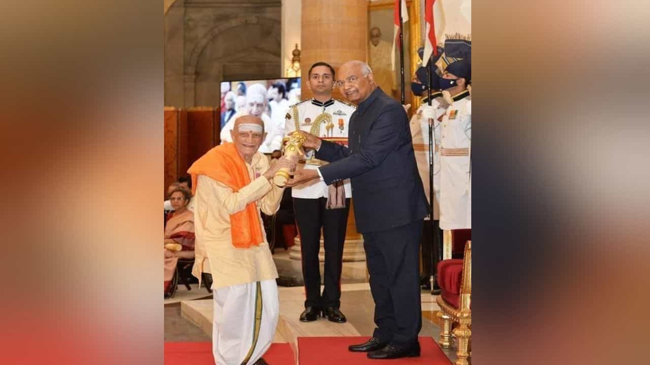 HR Keshavamurthy: ಗಮಕ ಗಂಧರ್ವ ಪದ್ಮಶ್ರೀ ಪುರಸ್ಕೃತ ಹೆಚ್ ಆರ್ ಕೇಶವಮೂರ್ತಿ ವಿಧಿವಶ HR Keshavamurthy: ಗಮಕ ಗಂಧರ್ವ ಪದ್ಮಶ್ರೀ ಪುರಸ್ಕೃತ ಹೆಚ್ ಆರ್ ಕೇಶವಮೂರ್ತಿ ವಿಧಿವಶ