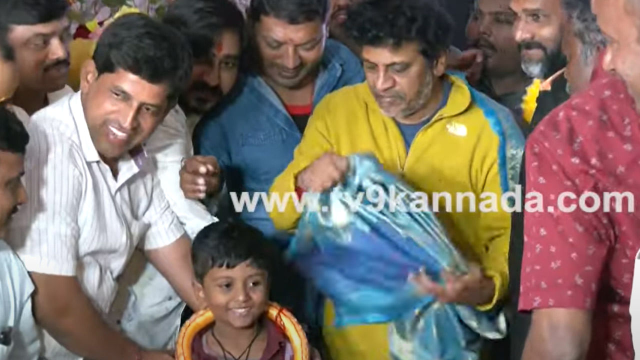 ಶಿವಣ್ಣನ ಸರಳತೆಗೆ ಫ್ಯಾನ್ಸ್ ಫಿದಾ; ವೈರಲ್ ಆಯ್ತು ವಿಡಿಯೋ