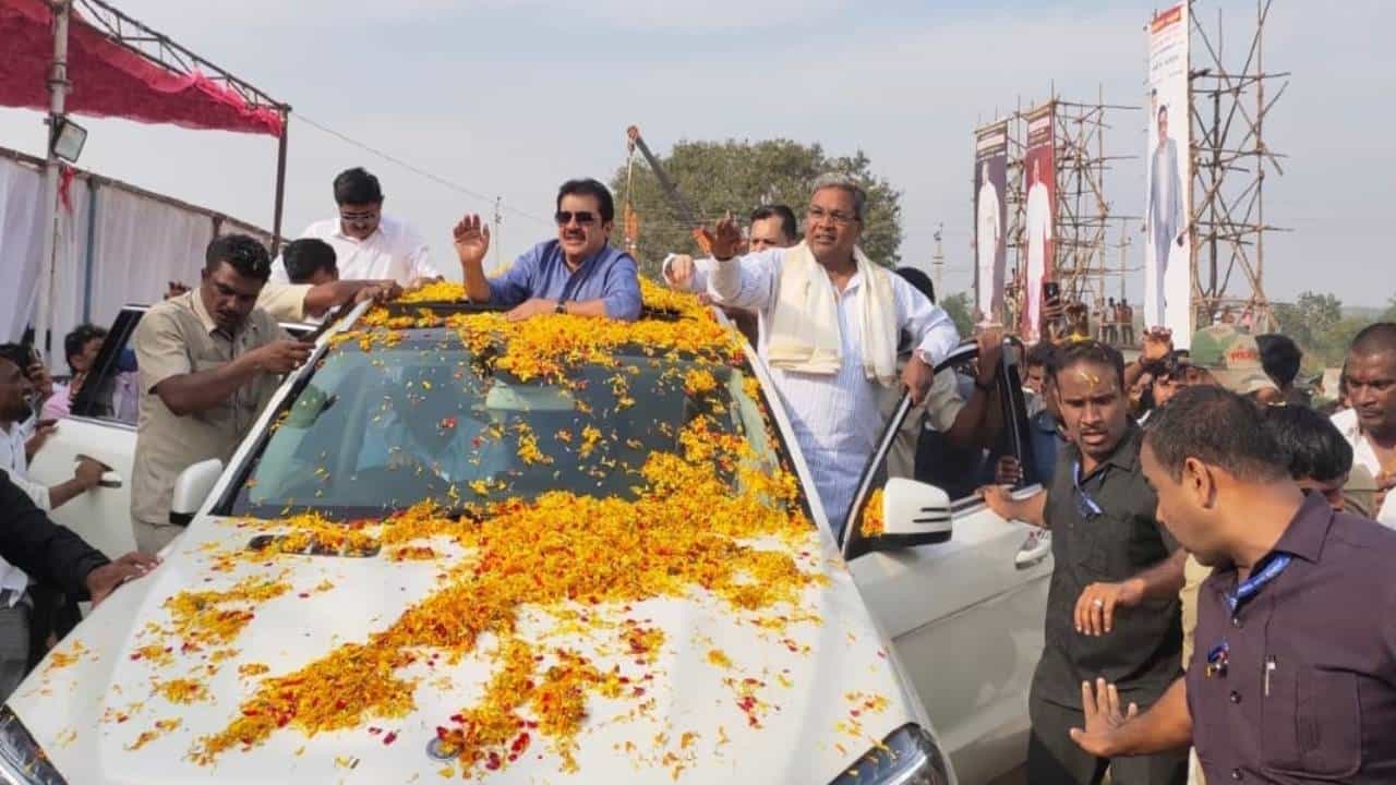 ಚಾಮರಾಜಪೇಟೆ ಕ್ಷೇತ್ರದಲ್ಲಿ ಸಿದ್ದರಾಮಯ್ಯ ಸ್ಪರ್ಧೆ ಮಾಡಲಿ: ಅವರು ಈ ಕ್ಷೇತ್ರದ ಅಳಿಯ -ಶಾಸಕ ಜಮೀರ್ ಅಹ್ಮದ್ ಚಾಮರಾಜಪೇಟೆ ಕ್ಷೇತ್ರದಲ್ಲಿ ಸಿದ್ದರಾಮಯ್ಯ ಸ್ಪರ್ಧೆ ಮಾಡಲಿ: ಅವರು ಈ ಕ್ಷೇತ್ರದ ಅಳಿಯ -ಶಾಸಕ ಜಮೀರ್ ಅಹ್ಮದ್