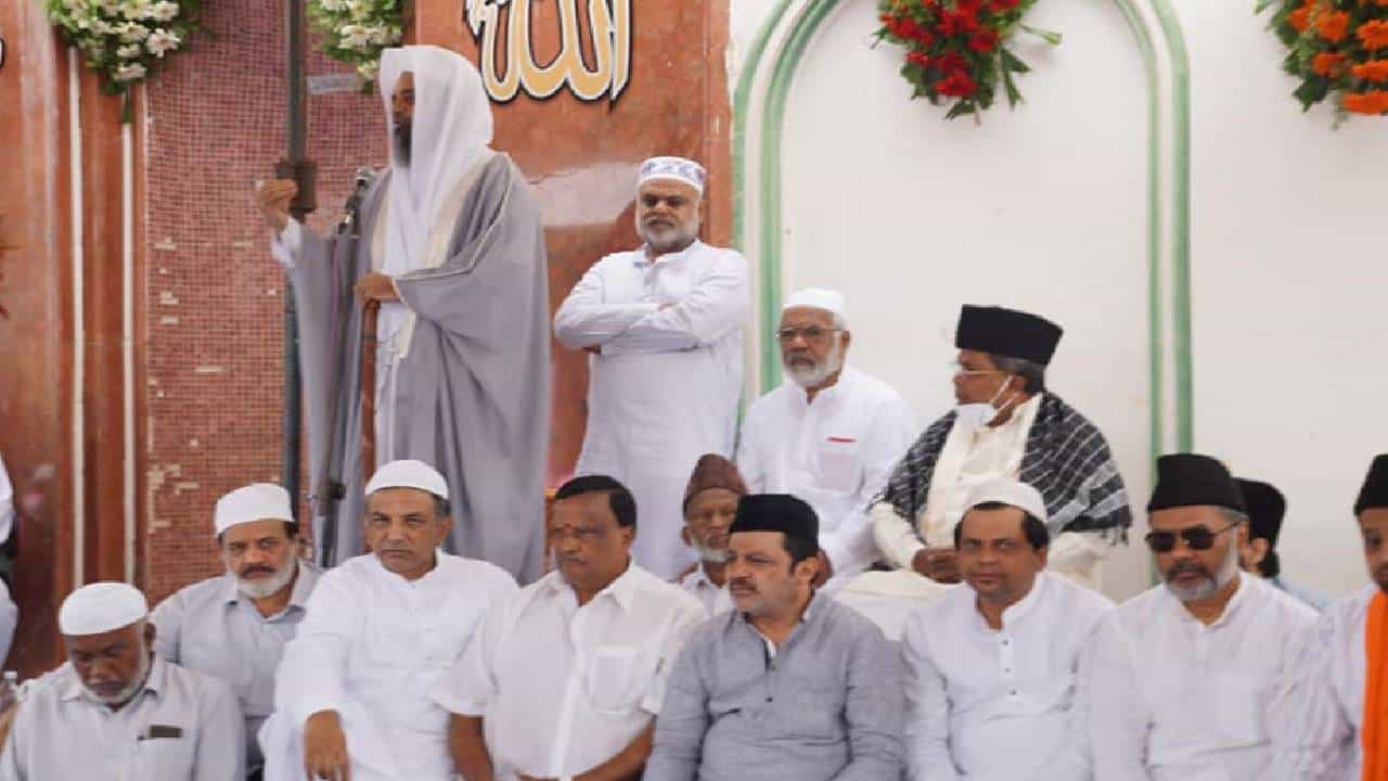 ಸಿದ್ದರಾಮಯ್ಯಗೆ ಸಿದ್ರಾಮುಲ್ಲಾ ಖಾನ್ ಎಂದು ಕರೆಯುವುದೇಕೆ? 8 ಕಾರಣ ಕೊಟ್ಟು ಪಟ್ಟಿ ಟ್ವೀಟ್ ಮಾಡಿದ ಬಿಜೆಪಿ ಸಿದ್ದರಾಮಯ್ಯಗೆ ಸಿದ್ರಾಮುಲ್ಲಾ ಖಾನ್ ಎಂದು ಕರೆಯುವುದೇಕೆ? 8 ಕಾರಣ ಕೊಟ್ಟು ಪಟ್ಟಿ ಟ್ವೀಟ್ ಮಾಡಿದ ಬಿಜೆಪಿ