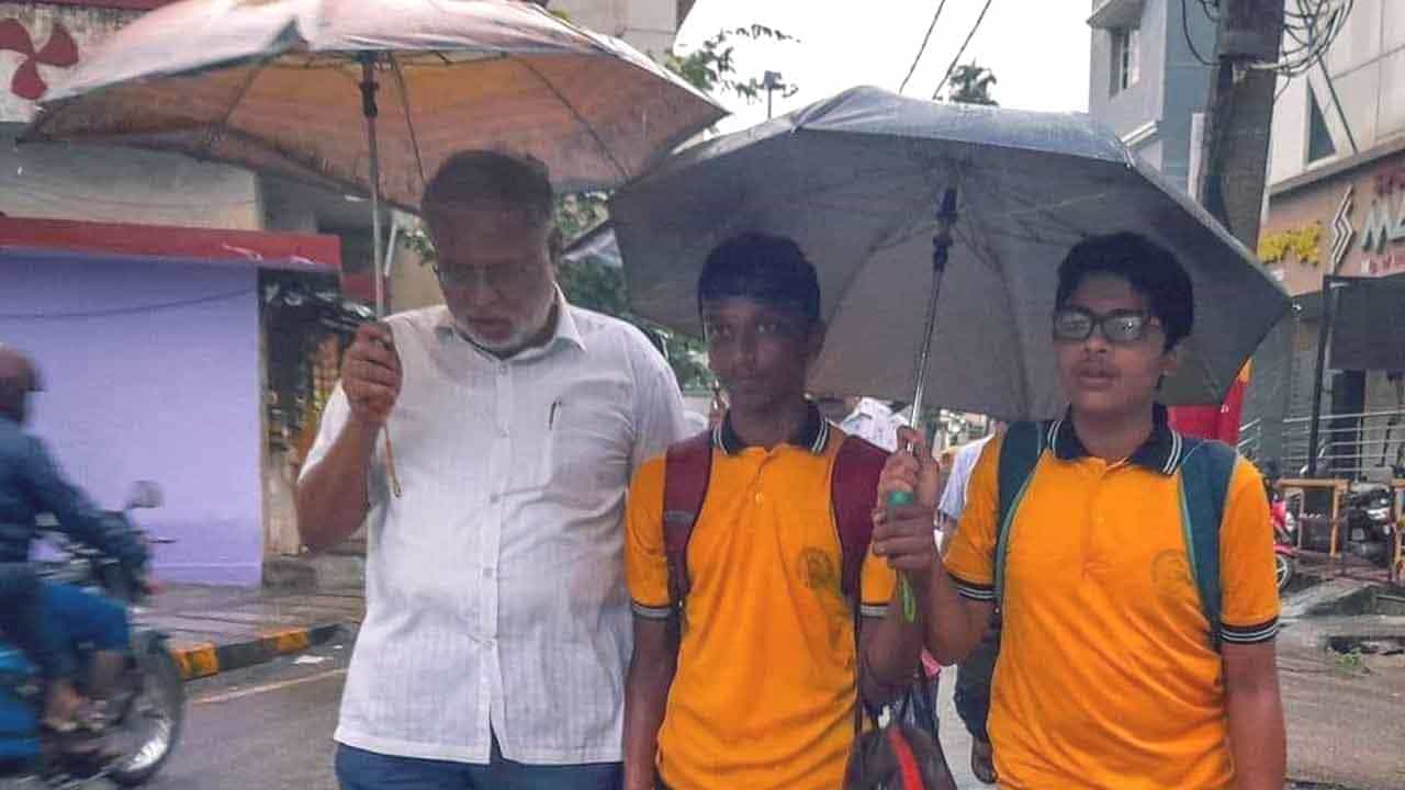 ಕ್ಷೇತ್ರದ ಮನೆಮನೆಗೆ ಶಾಸಕರ ಭೇಟಿ: ರಾಜಾಜಿನಗರದಲ್ಲಿ ಶಾಸಕ ಸುರೇಶ್ ಕುಮಾರ್ ವಿಭಿನ್ನ ಪ್ರಯತ್ನ ಕ್ಷೇತ್ರದ ಮನೆಮನೆಗೆ ಶಾಸಕರ ಭೇಟಿ: ರಾಜಾಜಿನಗರದಲ್ಲಿ ಶಾಸಕ ಸುರೇಶ್ ಕುಮಾರ್ ವಿಭಿನ್ನ ಪ್ರಯತ್ನ