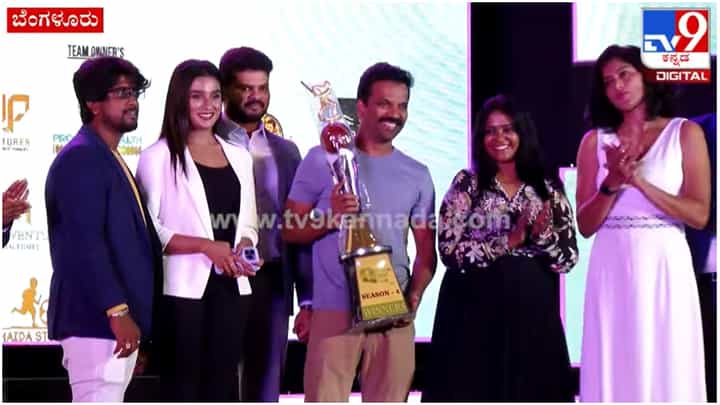 TCL: ಟೆಲಿವಿಷನ್ ಕ್ರಿಕೆಟ್ ಲೀಗ್; ಟ್ರೋಫಿ, ಜೆರ್ಸಿ ಅನಾವರಣ ಮಾಡಿದ ನಟ ಸತೀಶ್ ನೀನಾಸಂ TCL: ಟೆಲಿವಿಷನ್ ಕ್ರಿಕೆಟ್ ಲೀಗ್; ಟ್ರೋಫಿ, ಜೆರ್ಸಿ ಅನಾವರಣ ಮಾಡಿದ ನಟ ಸತೀಶ್ ನೀನಾಸಂ