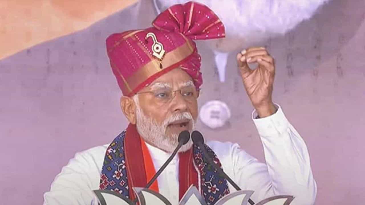 Gujarat Polls 2022: ಮೋದಿಯನ್ನು ಯಾರು ಹೆಚ್ಚು ನಿಂದಿಸಬಹುದು ಎಂಬುದಕ್ಕೆ ಕಾಂಗ್ರೆಸ್ನಲ್ಲಿ ಸ್ಪರ್ಧೆ ನಡೆಯುತ್ತಿದೆ: ಪ್ರಧಾನಿ ಮೋದಿ Gujarat Polls 2022: ಮೋದಿಯನ್ನು ಯಾರು ಹೆಚ್ಚು ನಿಂದಿಸಬಹುದು ಎಂಬುದಕ್ಕೆ ಕಾಂಗ್ರೆಸ್ನಲ್ಲಿ ಸ್ಪರ್ಧೆ ನಡೆಯುತ್ತಿದೆ: ಪ್ರಧಾನಿ ಮೋದಿ