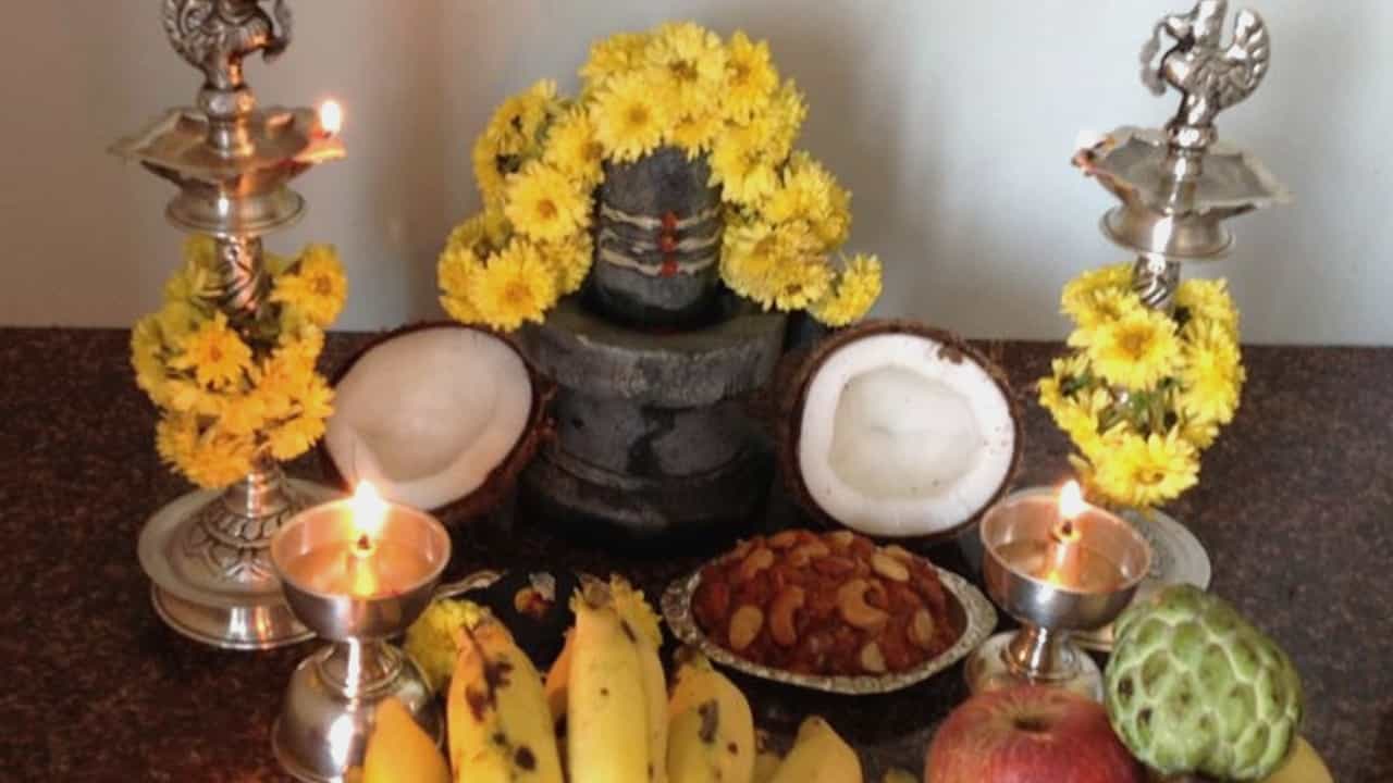 Monday: ಸೋಮವಾರ ಈಶ್ವರನನ್ನು ಪೂಜಿಸಿ, ಬಹುಬೇಗ ಒಲಿಯುತ್ತಾನೆ! Monday: ಸೋಮವಾರ ಈಶ್ವರನನ್ನು ಪೂಜಿಸಿ, ಬಹುಬೇಗ ಒಲಿಯುತ್ತಾನೆ!