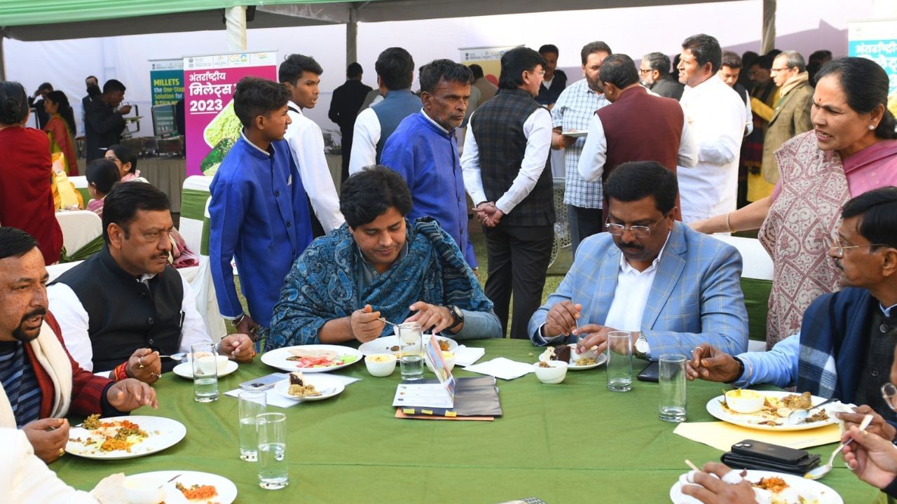 Millets Food Festival: ಕೇಂದ್ರ ಸಚಿವರು, ಸಂಸದರ ಜೊತೆಗೆ ಭೋಜನ ಕೂಟದಲ್ಲಿ ಭಾಗಿಯಾದ ಪ್ರಧಾನಿ ಮೋದಿ