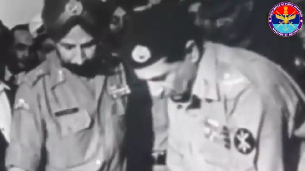 Vijay Diwas 2022: ಇಂದು ಬಾಂಗ್ಲಾದೇಶಕ್ಕೆ ಸ್ವಾತಂತ್ರ್ಯ ತಂದುಕೊಟ್ಟ ದಿನ, ಪಾಕಿಸ್ತಾನದ ವಿರುದ್ಧ ಅವಿಸ್ಮರಣೀಯ ವಿಜಯ್ ಸಾಧಿಸಿದ ಭಾರತ Vijay Diwas 2022: ಇಂದು ಬಾಂಗ್ಲಾದೇಶಕ್ಕೆ ಸ್ವಾತಂತ್ರ್ಯ ತಂದುಕೊಟ್ಟ ದಿನ, ಪಾಕಿಸ್ತಾನದ ವಿರುದ್ಧ ಅವಿಸ್ಮರಣೀಯ ವಿಜಯ್ ಸಾಧಿಸಿದ ಭಾರತ