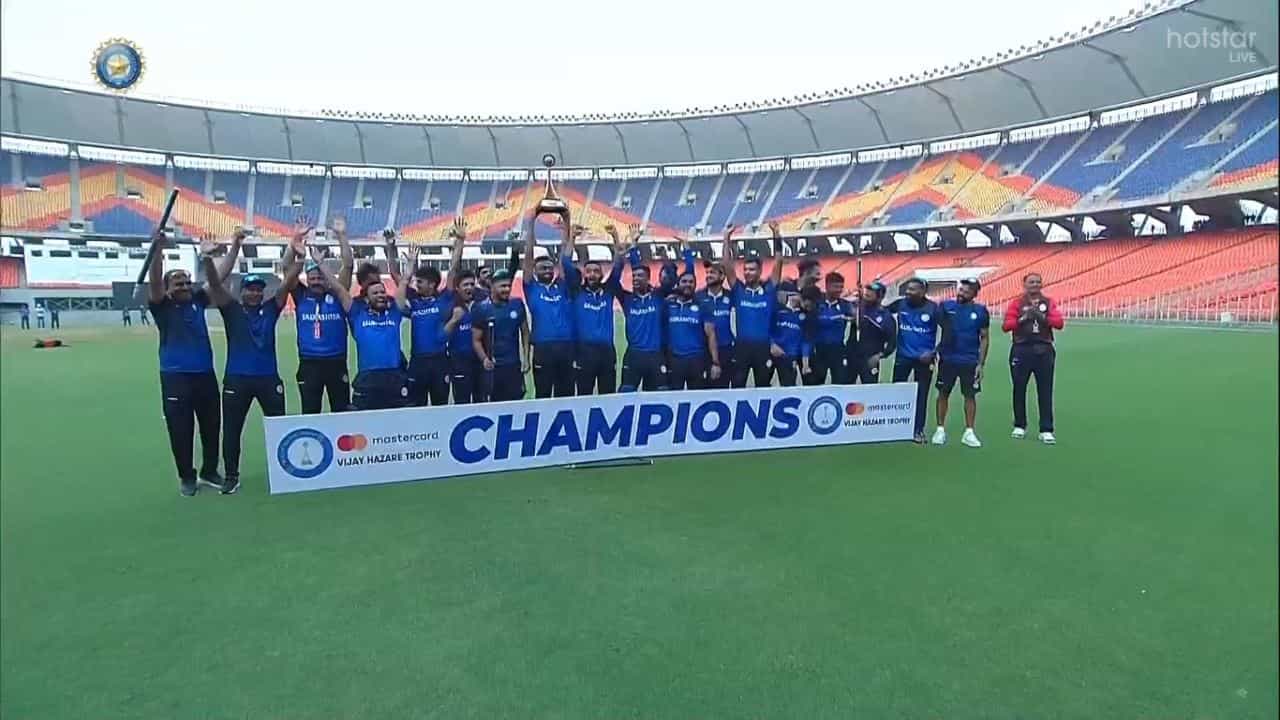 Vijay Hazare Trophy 2022: ರುತುರಾಜ್ ಶತಕ ವ್ಯರ್ಥ; ವಿಜಯ್ ಹಜಾರೆ ಟ್ರೋಫಿ ಗೆದ್ದ ಸೌರಾಷ್ಟ್ರ ತಂಡ..! Vijay Hazare Trophy 2022: ರುತುರಾಜ್ ಶತಕ ವ್ಯರ್ಥ; ವಿಜಯ್ ಹಜಾರೆ ಟ್ರೋಫಿ ಗೆದ್ದ ಸೌರಾಷ್ಟ್ರ ತಂಡ..!
