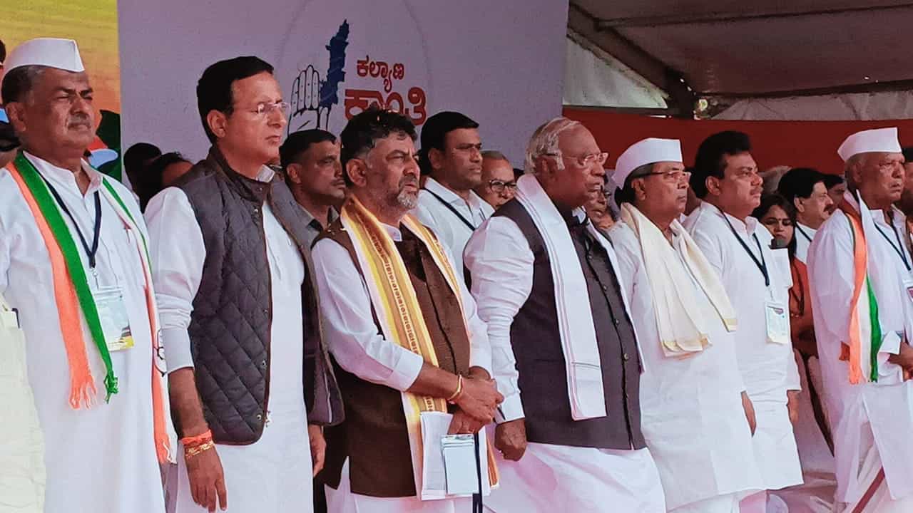 ಮುಂದಿನ ಚುನಾವಣೆಗೆ ಕಾರ್ಯತಂತ್ರ: ದಿಲ್ಲಿಗೆ ಬರುವಂತೆ ಕರ್ನಾಟಕ ಕಾಂಗ್ರೆಸ್ ನಾಯರಿಗೆ ಹೈಕಮಾಂಡ್ ದಿಢೀರ್ ಬುಲಾವ್ ಮುಂದಿನ ಚುನಾವಣೆಗೆ ಕಾರ್ಯತಂತ್ರ: ದಿಲ್ಲಿಗೆ ಬರುವಂತೆ ಕರ್ನಾಟಕ ಕಾಂಗ್ರೆಸ್ ನಾಯರಿಗೆ ಹೈಕಮಾಂಡ್ ದಿಢೀರ್ ಬುಲಾವ್