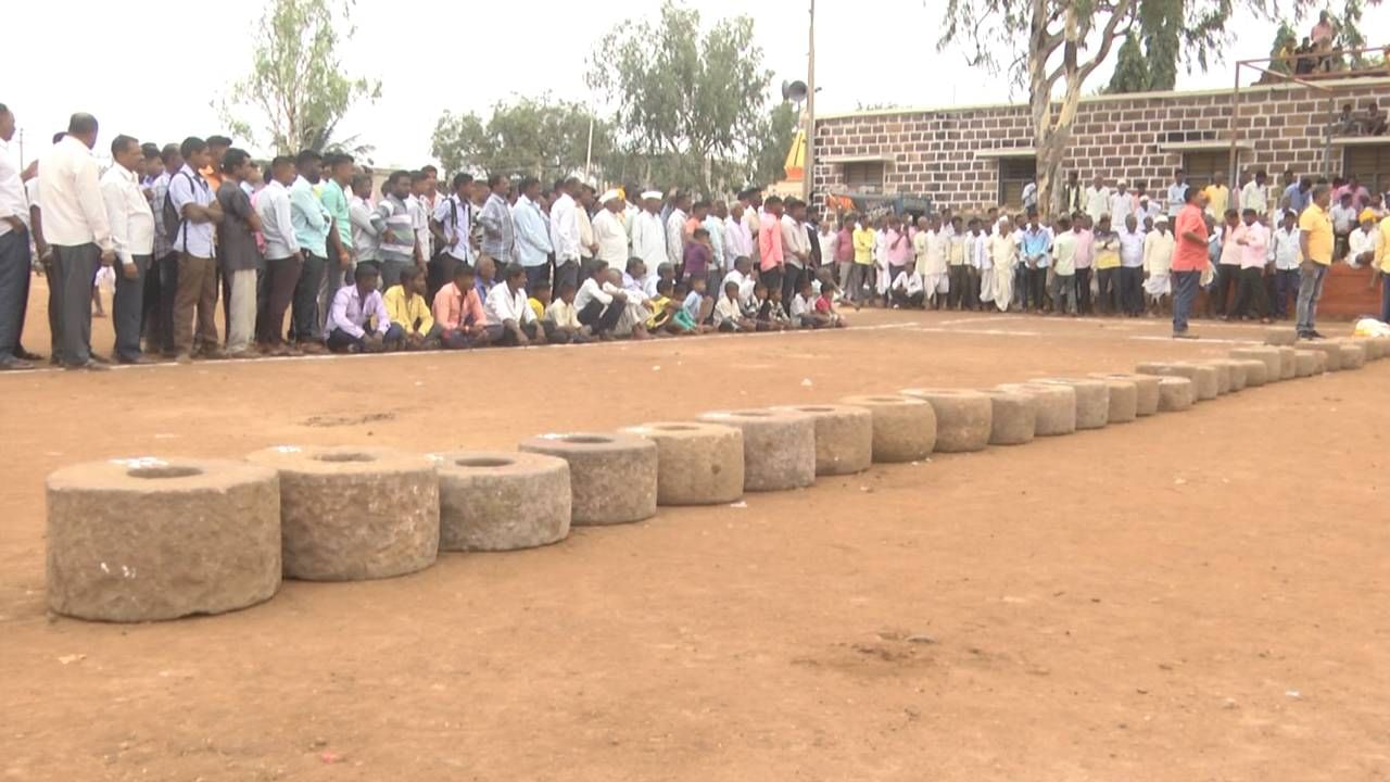 ಬಾಗಲಕೋಟೆ, ವಿಜಯಪುರ, ಬೆಳಗಾವಿ ಜಿಲ್ಲೆಯಿಂದ ಸಾಹಸಿಗಳು ಭಾಗಿಯಾಗಿ ತಮ್ಮ ಶಕ್ತಿಪ್ರದರ್ಶನ ಮಾಡಿದರು.ಗ್ರಾಮೀಣ ಕ್ರೀಡೆ ಉಳಿಸಿ ಬೆಳೆಸುವ ಉದ್ದೇಶ,ಯುವಕರನ್ನು  ದೈಹಿಕವಾಗಿ ಸದೃಢರನ್ನಾಗಿ ಮಾಡುವ ಉದ್ದೇಶದಿಂದ ಸಿದ್ದೇಶ್ವರ ಜಾತ್ರಾ ಕಮೀಟಿಯ ಬಸವೇಶ್ವರ ಗೆಳೆಯರ ಬಳಗದಿಂದ ಈ ಸ್ಪರ್ಧೆ ಆಯೋಜನೆ ಮಾಡಲಾಗಿತ್ತು‌.
