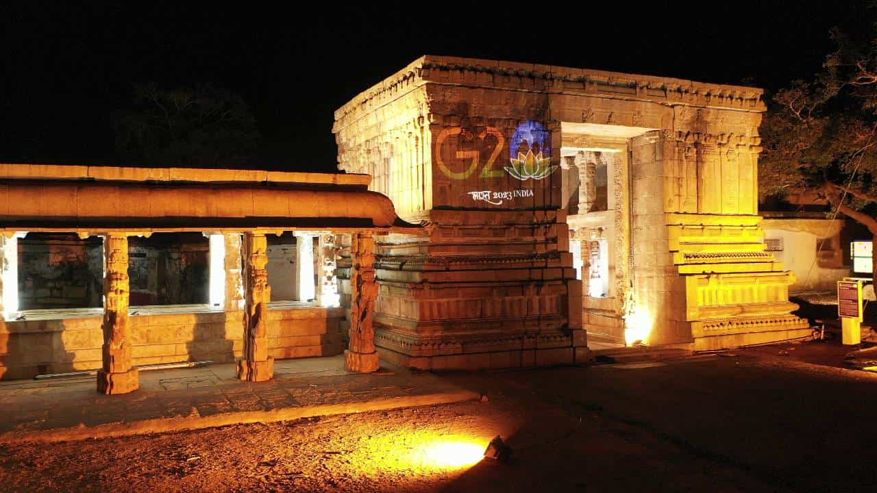 2023 ರಲ್ಲಿ ನಡೆಯೋ ಜಿ20 ಶೃಂಗಸಭೆ ಆತಿಥ್ಯ ಭಾರತದ ಪಾಲಿಗೆ ಸಿಕ್ಕಿದೆ. ಅದ್ರಲ್ಲೂ ಬೆಂಗಳೂರಿನಲ್ಲೇ ನಡೆಯಲಿದೆ. ಇದೇ ಕಾರಣಕ್ಕೆ ನಾಡಿನ ಇತಿಹಾಸ ಪ್ರಸಿದ್ಧ, ಯುನೆಸ್ಕೋ ಪಟ್ಟಿಯಲ್ಲಿರೋ ದೇಗುಲಗಳಿಗೆ ವಿಶೇಷ ದೀಪಾಲಂಕಾರ ಮಾಡಲಾಗಿದೆ.
