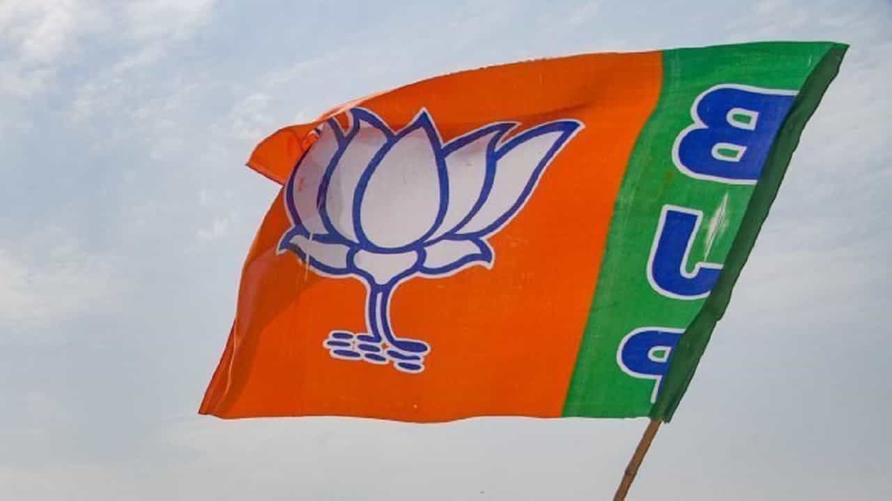 Karnataka Assembly Election 2023: ತಮ್ಮ ಸಾಧನೆ ತಿಳಿಸಲು ಮನೆ ಮನೆಗೆ ಸಂಪರ್ಕ ಅಭಿಯಾನಕ್ಕೆ ಮುಂದಾದ ಬಿಜೆಪಿ Karnataka Assembly Election 2023: ತಮ್ಮ ಸಾಧನೆ ತಿಳಿಸಲು ಮನೆ ಮನೆಗೆ ಸಂಪರ್ಕ ಅಭಿಯಾನಕ್ಕೆ ಮುಂದಾದ ಬಿಜೆಪಿ