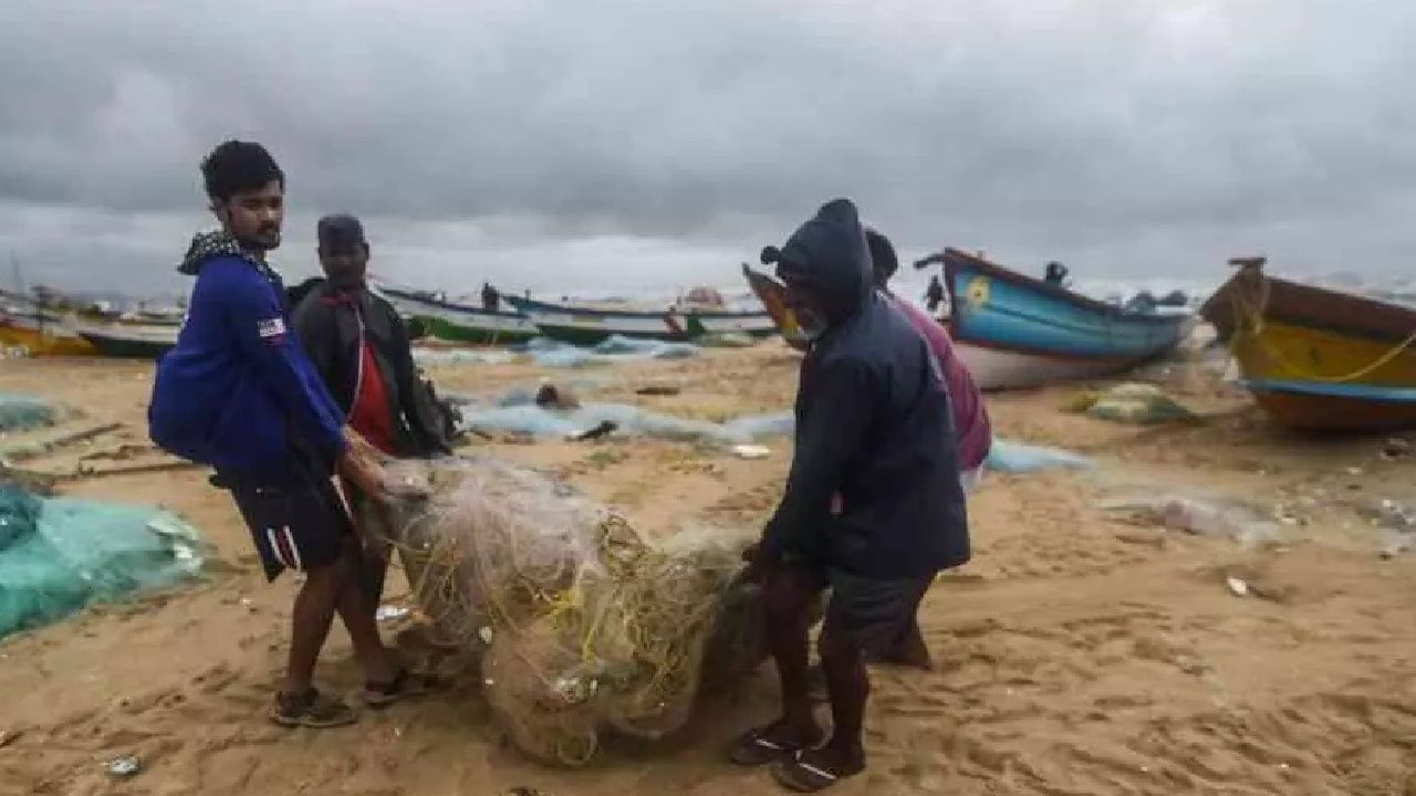 Cyclone Mandous: ಮಾಂಡಸ್ ಚಂಡಮಾರುತದ ಅಬ್ಬರ; ತಮಿಳುನಾಡು, ಆಂಧ್ರದಲ್ಲಿ ಭಾರೀ ಮಳೆಯ ಅಲರ್ಟ್