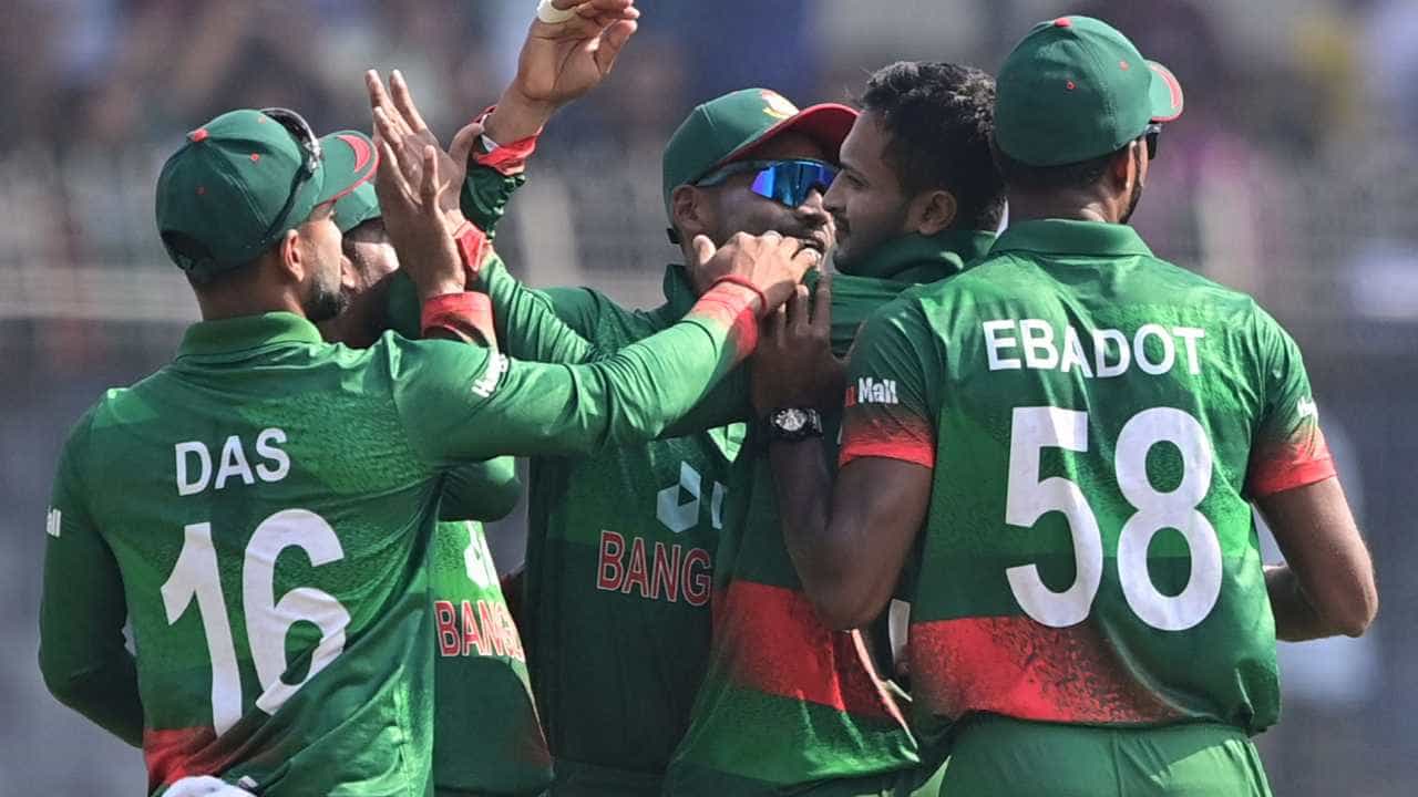 IND vs BAN: ಆಡಿರುವ 30 ಇನ್ನಿಂಗ್ಸ್ಗಳ ಪೈಕಿ 23 ಇನ್ನಿಂಗ್ಸ್ ಗಳಲ್ಲಿ ಖಾತೆಯನ್ನೇ ತೆರೆದಿಲ್ಲ ಈ ಬಾಂಗ್ಲಾ ಆಟಗಾರ..! IND vs BAN: ಆಡಿರುವ 30 ಇನ್ನಿಂಗ್ಸ್ಗಳ ಪೈಕಿ 23 ಇನ್ನಿಂಗ್ಸ್ ಗಳಲ್ಲಿ ಖಾತೆಯನ್ನೇ ತೆರೆದಿಲ್ಲ ಈ ಬಾಂಗ್ಲಾ ಆಟಗಾರ..!